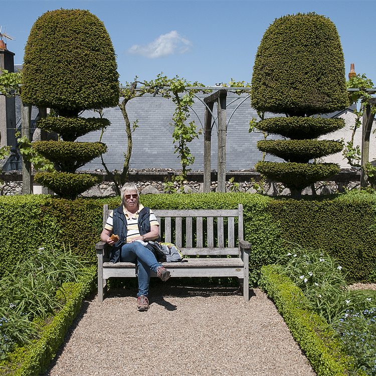 Tour Loire 05 - 201520150509_D35_8182 als Smartobjekt-1 Kopie.jpg - Anke auf ihrem königlichen Ruheplatz